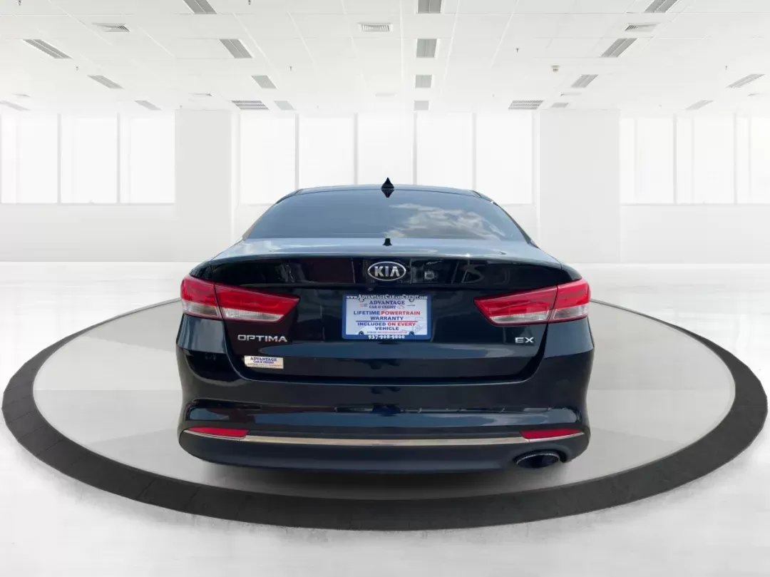 2016 Kia Optima EX (5XXGU4L35GG) with an Theta II 2.4L I-4 gasoline direct injection engine, located at 1230 East Main St, Xenia, OH, 45385, (937) 908-9800, 39.688026, -83.910172 - Photo#3