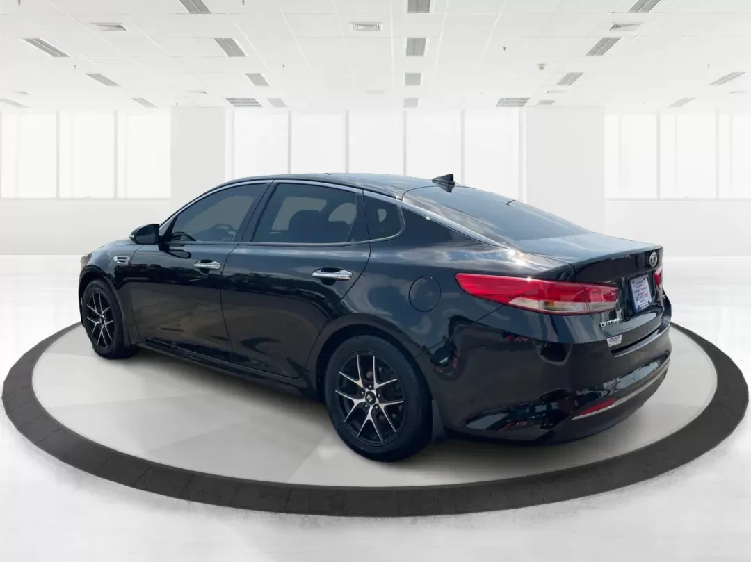2016 Kia Optima EX (5XXGU4L35GG) with an Theta II 2.4L I-4 gasoline direct injection engine, located at 1230 East Main St, Xenia, OH, 45385, (937) 908-9800, 39.688026, -83.910172 - Photo#4