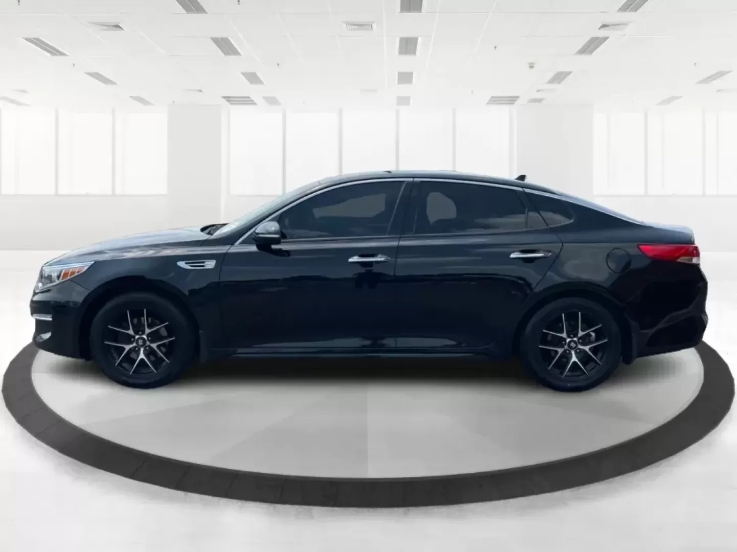 2016 Kia Optima EX (5XXGU4L35GG) with an Theta II 2.4L I-4 gasoline direct injection engine, located at 1230 East Main St, Xenia, OH, 45385, (937) 908-9800, 39.688026, -83.910172 - Photo#5