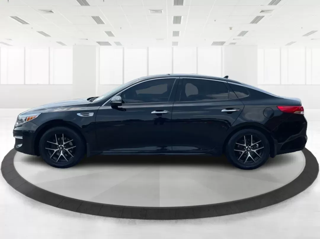 2016 Kia Optima EX (5XXGU4L35GG) with an Theta II 2.4L I-4 gasoline direct injection engine, located at 1230 East Main St, Xenia, OH, 45385, (937) 908-9800, 39.688026, -83.910172 - Photo#5
