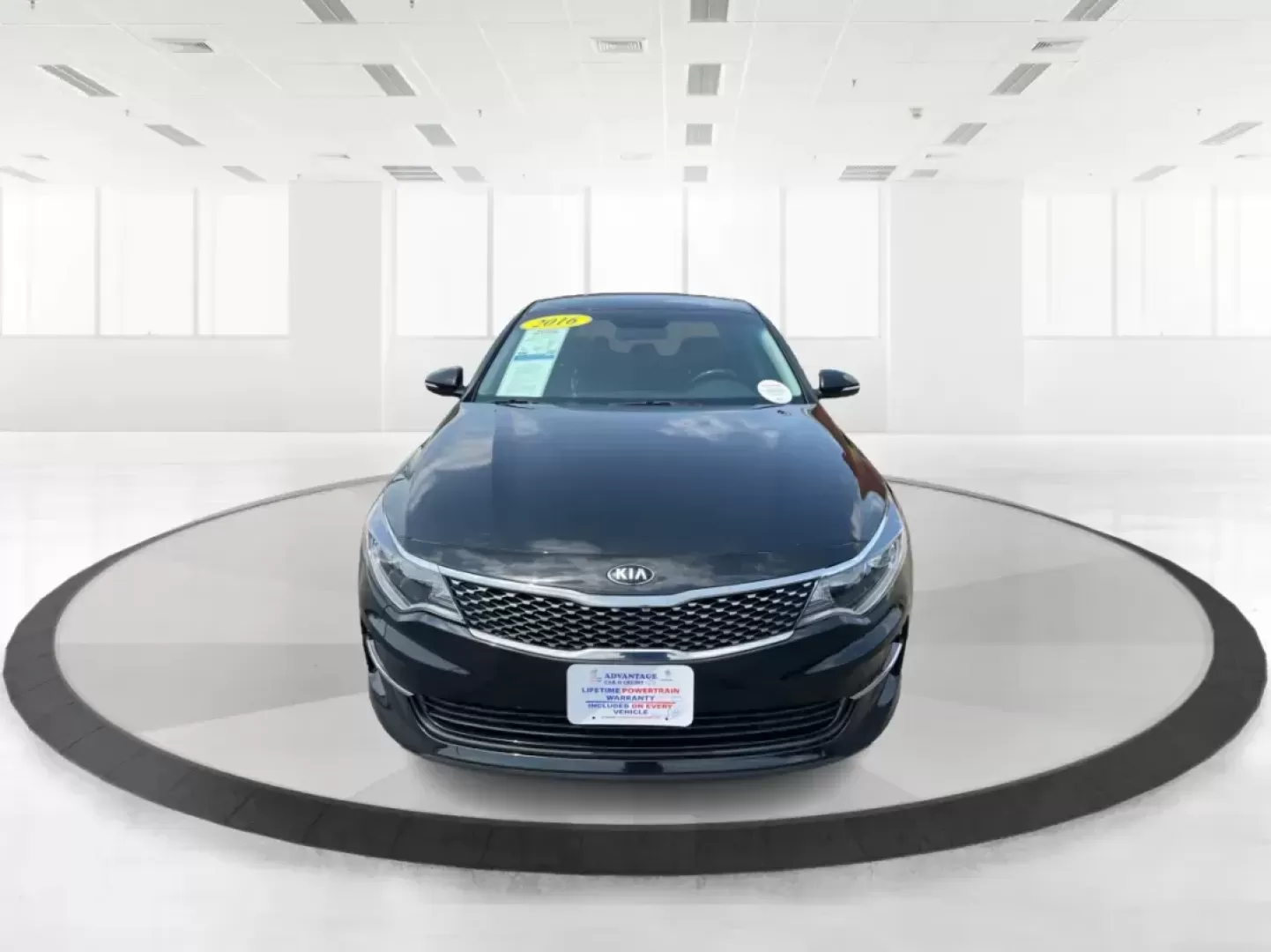 2016 Kia Optima EX (5XXGU4L35GG) with an Theta II 2.4L I-4 gasoline direct injection engine, located at 1230 East Main St, Xenia, OH, 45385, (937) 908-9800, 39.688026, -83.910172 - Photo#6