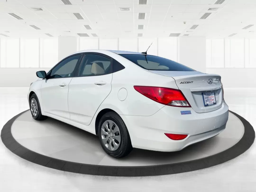 2017 Hyundai Accent SE 4-Door 6A (KMHCT4AE7HU) with an 1.6L L4 DOHC 16V engine, 6-Speed Automatic transmission, located at 401 Woodman Dr, Riverside, OH, 45431, (937) 908-9800, 39.760899, -84.123421 - Photo#4