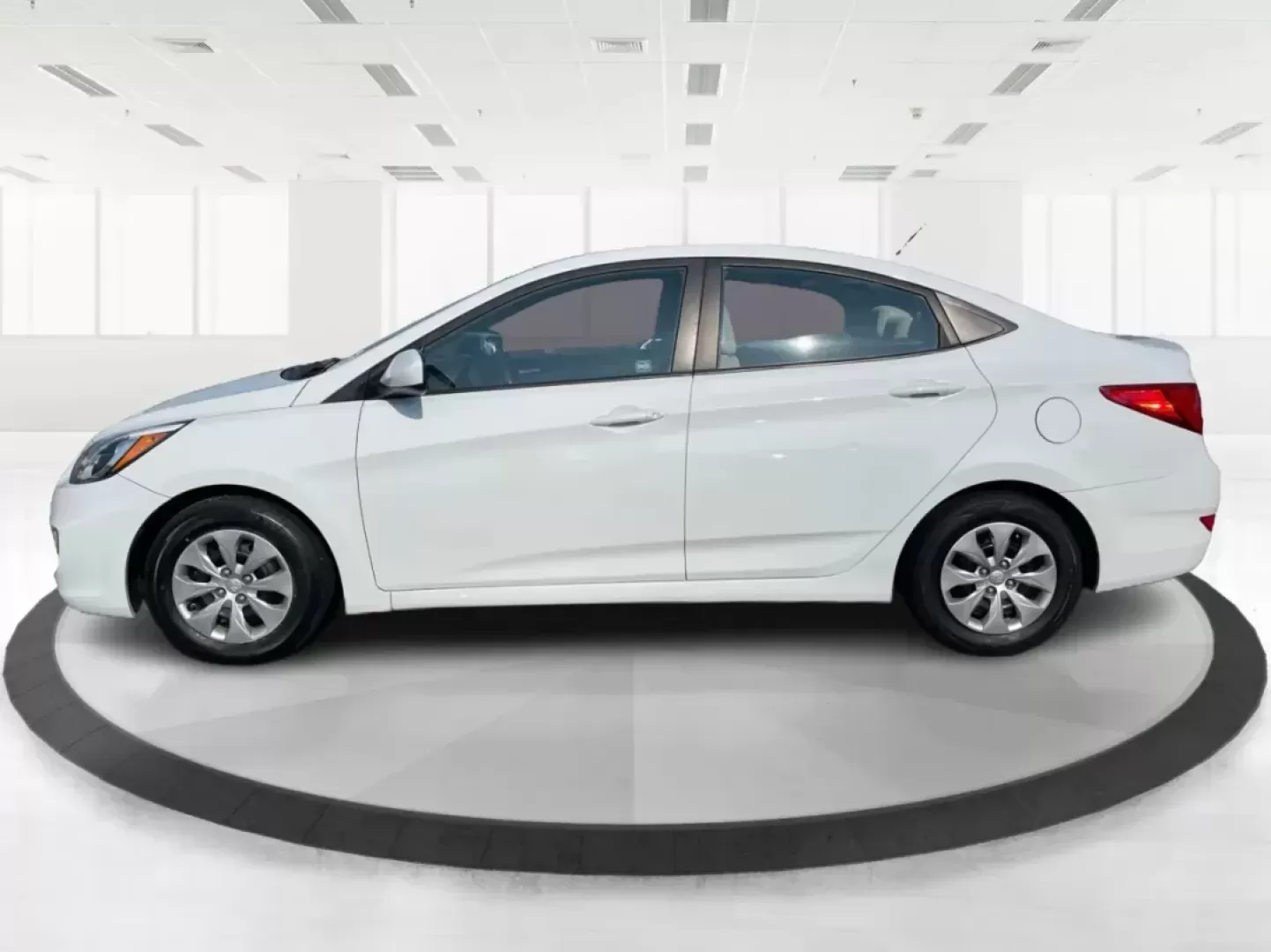 2017 Hyundai Accent SE 4-Door 6A (KMHCT4AE7HU) with an 1.6L L4 DOHC 16V engine, 6-Speed Automatic transmission, located at 401 Woodman Dr, Riverside, OH, 45431, (937) 908-9800, 39.760899, -84.123421 - 2017 Hyundai Accent SE 4-Door 6A - Photo#5