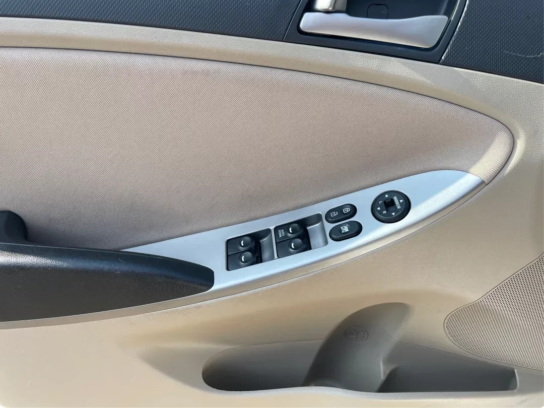 2017 Hyundai Accent SE 4-Door 6A (KMHCT4AE7HU) with an 1.6L L4 DOHC 16V engine, 6-Speed Automatic transmission, located at 401 Woodman Dr, Riverside, OH, 45431, (937) 908-9800, 39.760899, -84.123421 - Photo#17