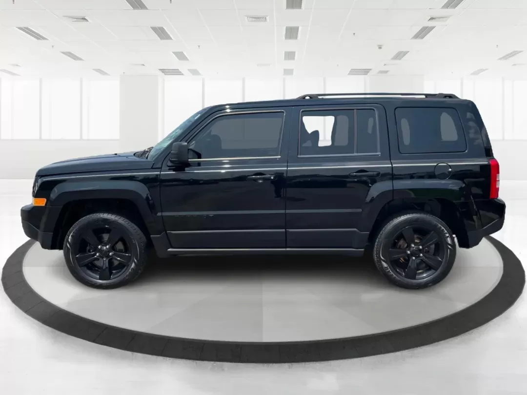 2015 Jeep Patriot Altitude Edition (1C4NJRBB1FD) with an 2.4L I-4 DOHC engine, located at 880 E. National Road, Vandalia, OH, 45377, (937) 908-9800, 39.891918, -84.183594 - 2015 Jeep Patriot Altitude Edition - Photo#5