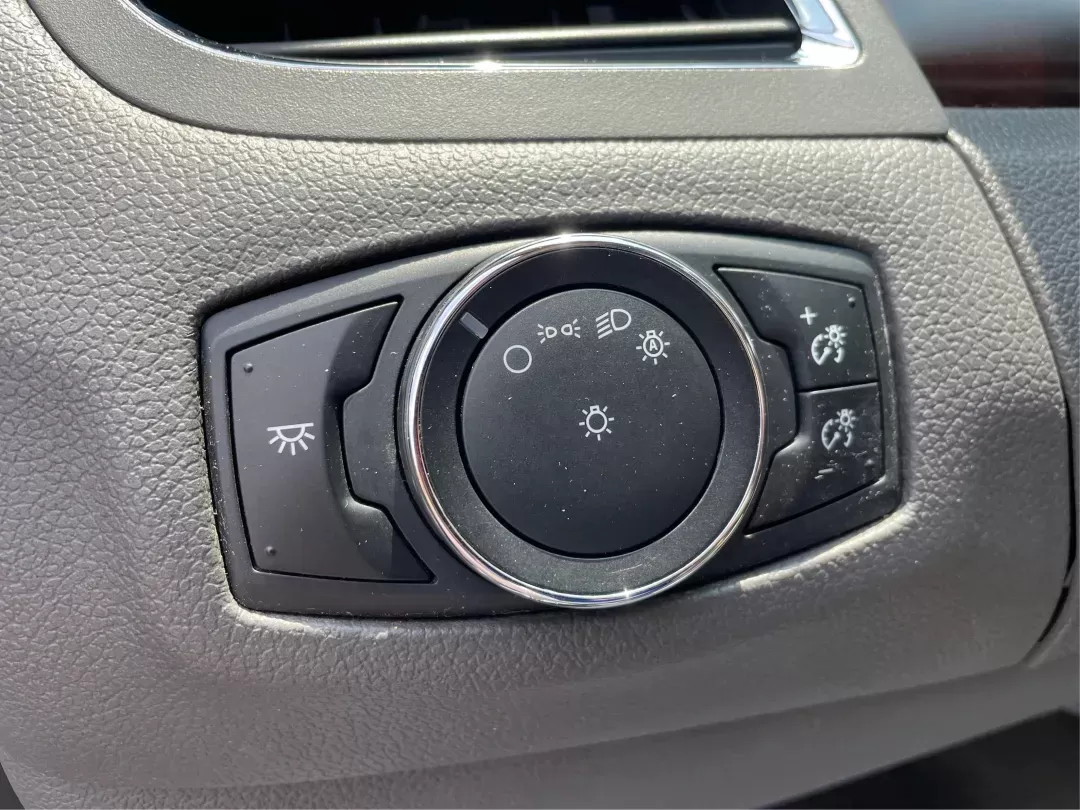 2013 Ford Edge Limited (2FMDK4KCXDB) with an 3.5L V-6 DOHC engine, located at 4508 South Dixie Dr, Moraine, OH, 45439, (937) 908-9800, 39.689976, -84.218452 - 2013 Ford Edge Limited - Photo#16