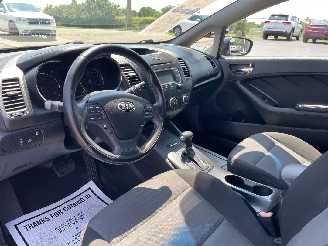 2014 Kia Forte EX (KNAFX4A88E5) with an 2L I-4 gasoline direct injection engine, located at 8750 N County Rd 25A, Piqua, OH, 45356, (937) 908-9800, 40.164391, -84.232513 - Photo#8