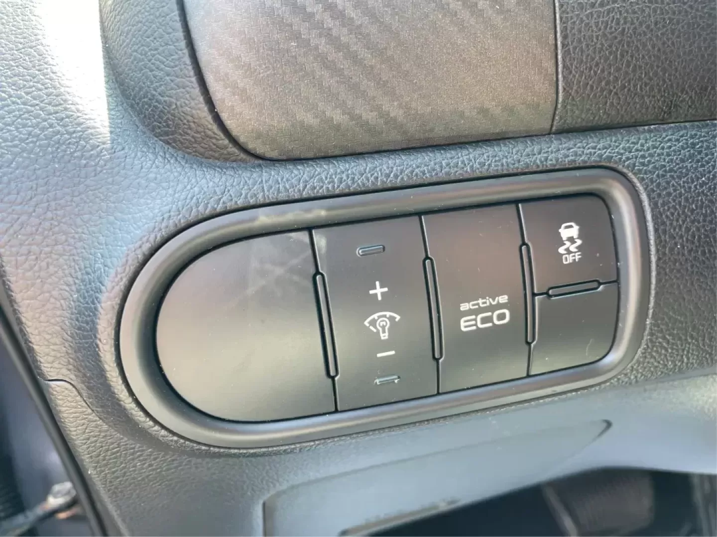 2014 Kia Forte EX (KNAFX4A88E5) with an 2L I-4 gasoline direct injection engine, located at 8750 N County Rd 25A, Piqua, OH, 45356, (937) 908-9800, 40.164391, -84.232513 - 2014 Kia Forte EX - Photo#16