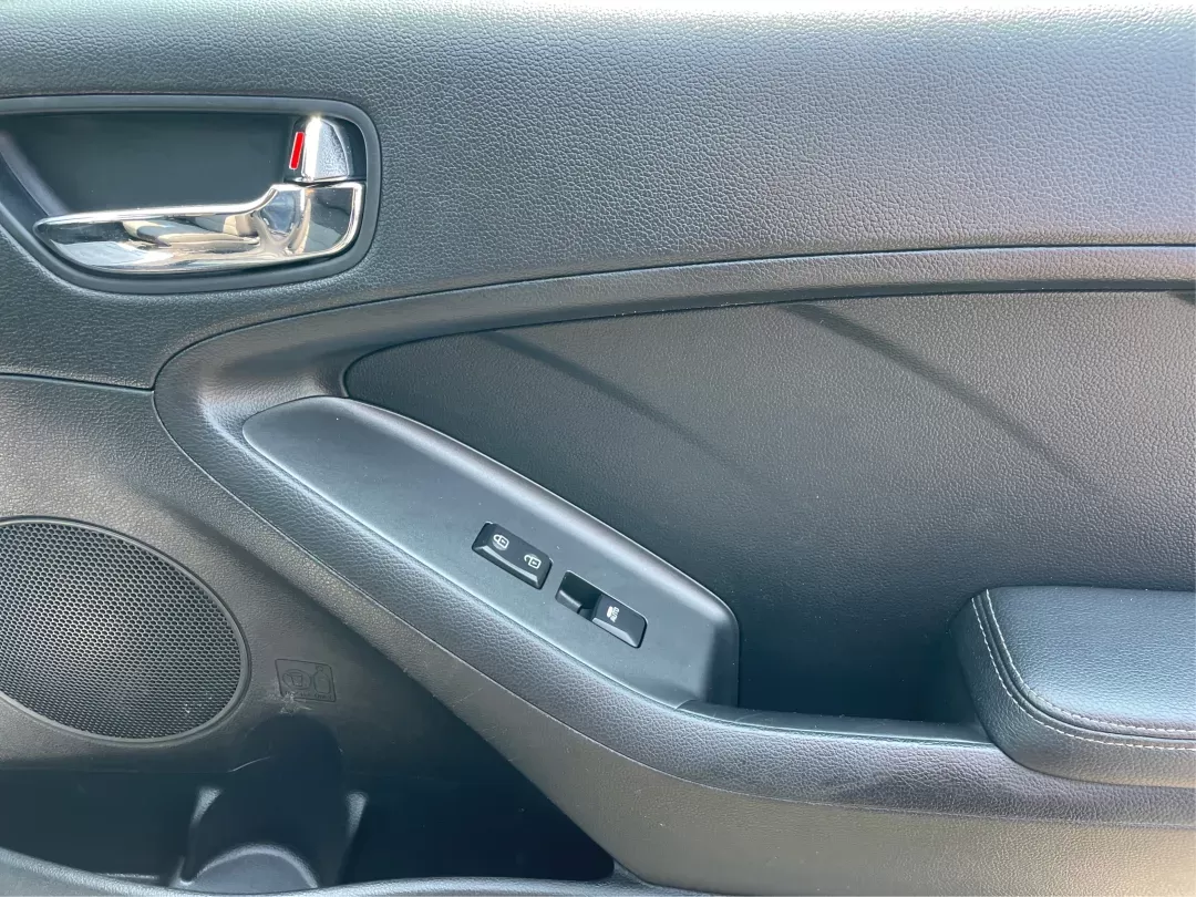 2014 Kia Forte EX (KNAFX4A88E5) with an 2L I-4 gasoline direct injection engine, located at 8750 N County Rd 25A, Piqua, OH, 45356, (937) 908-9800, 40.164391, -84.232513 - Photo#19