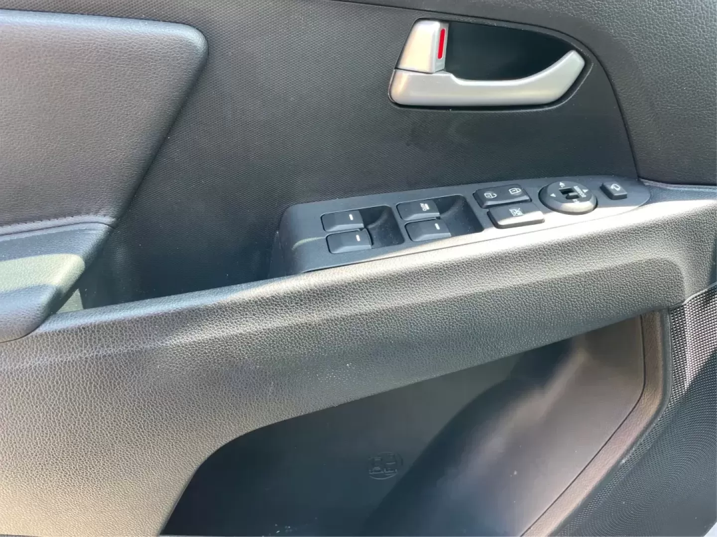 2016 Kia Sportage EX (KNDPCCAC7G7) with an Theta II 2.4L I-4 gasoline direct injection engine, located at 1230 East Main St, Xenia, OH, 45385, (937) 908-9800, 39.688026, -83.910172 - Photo#18