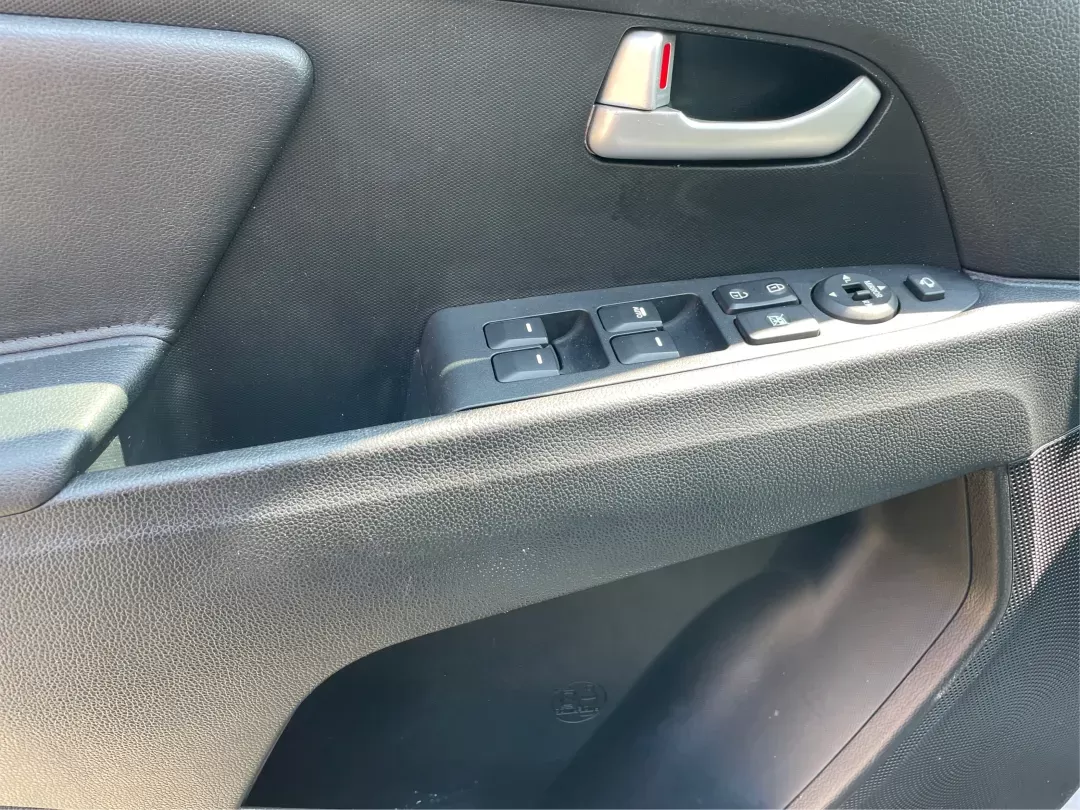 2016 Kia Sportage EX (KNDPCCAC7G7) with an Theta II 2.4L I-4 gasoline direct injection engine, located at 1230 East Main St, Xenia, OH, 45385, (937) 908-9800, 39.688026, -83.910172 - Photo#18