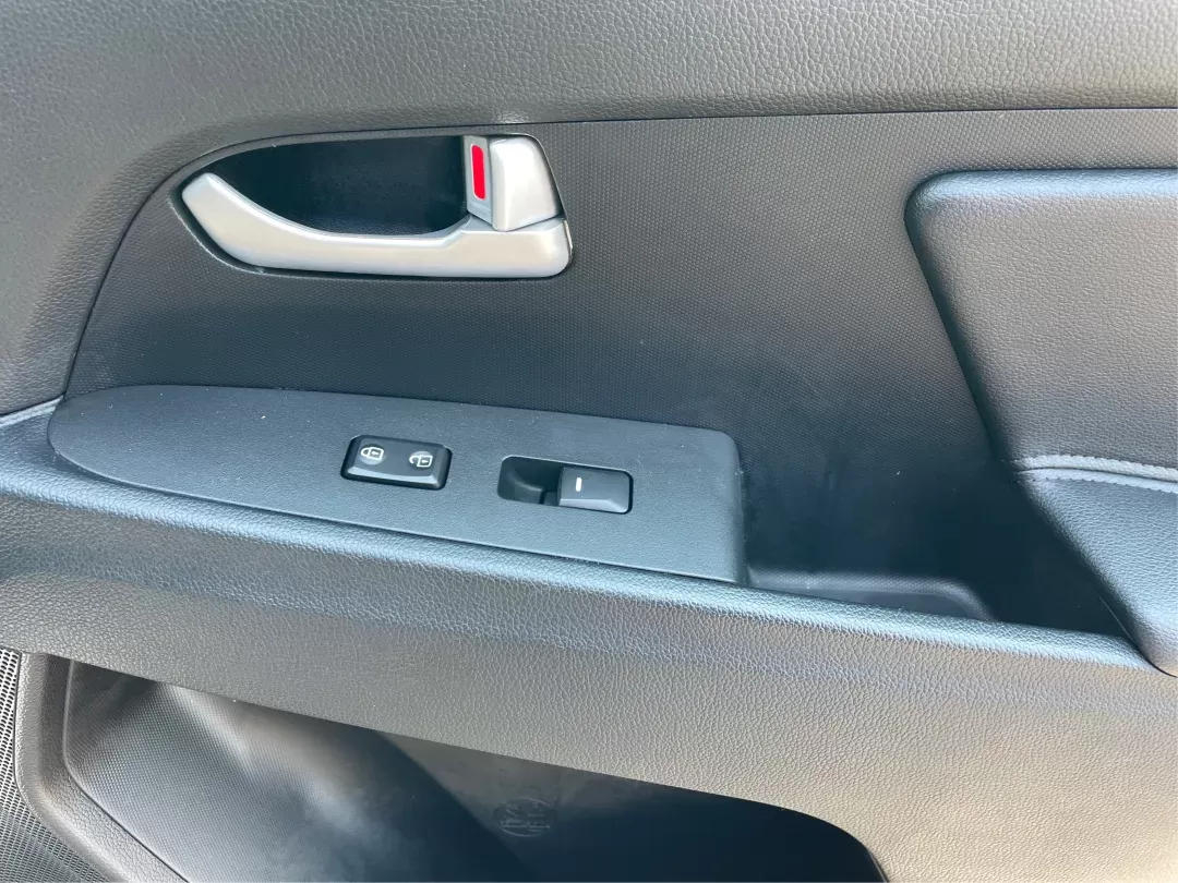 2016 Kia Sportage EX (KNDPCCAC7G7) with an Theta II 2.4L I-4 gasoline direct injection engine, located at 1230 East Main St, Xenia, OH, 45385, (937) 908-9800, 39.688026, -83.910172 - Photo#19