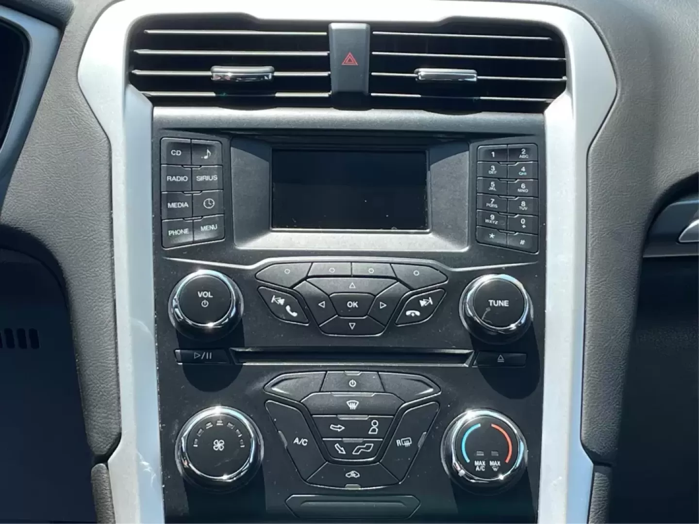 2013 Ford Fusion SE (3FA6P0H73DR) with an Other engine, located at 4508 South Dixie Dr, Moraine, OH, 45439, (937) 908-9800, 39.689976, -84.218452 - 2013 Ford Fusion SE - Photo#12