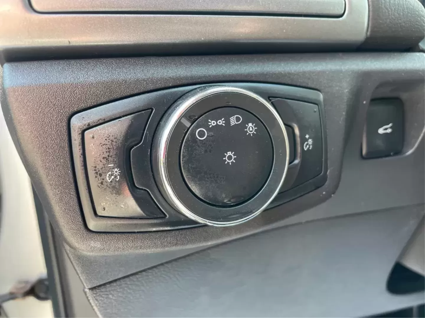 2013 Ford Fusion SE (3FA6P0H73DR) with an Other engine, located at 4508 South Dixie Dr, Moraine, OH, 45439, (937) 908-9800, 39.689976, -84.218452 - 2013 Ford Fusion SE - Photo#16