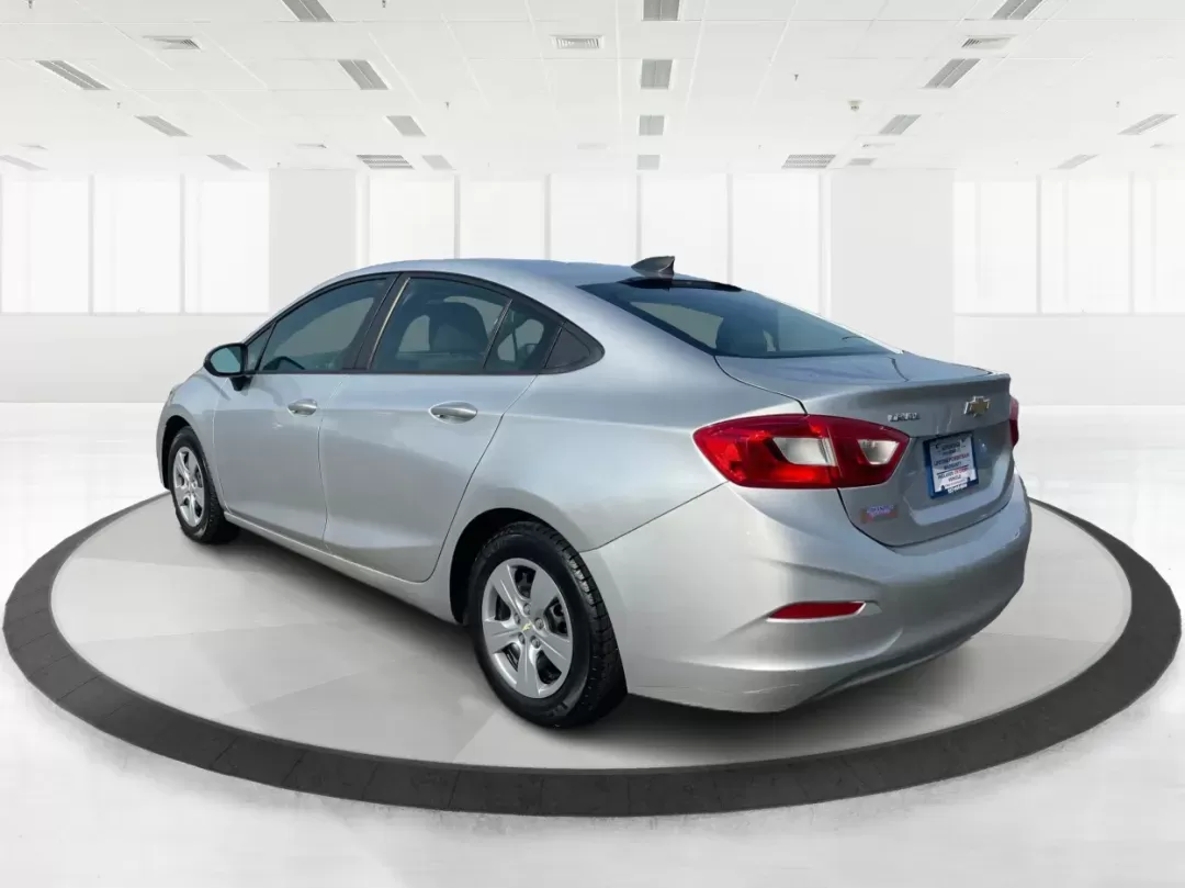 2017 Honda Cruze LS Auto (1G1BC5SM0H7) with an 1.4L I-4 gasoline direct injection engine, located at 8750 N County Rd 25A, Piqua, OH, 45356, (937) 908-9800, 40.164391, -84.232513 - Photo#4