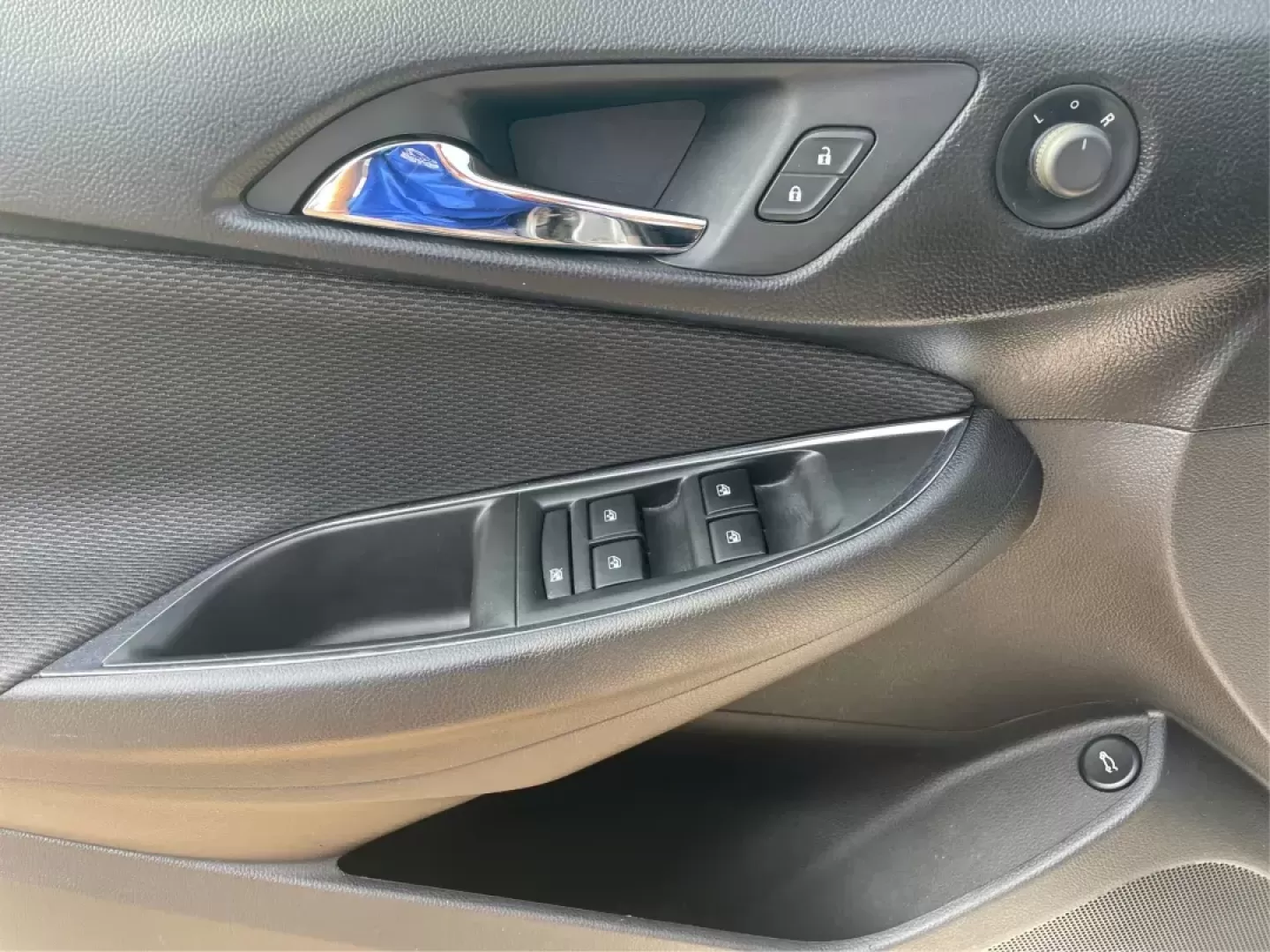 2017 Honda Cruze LS Auto (1G1BC5SM0H7) with an 1.4L I-4 gasoline direct injection engine, located at 8750 N County Rd 25A, Piqua, OH, 45356, (937) 908-9800, 40.164391, -84.232513 - 2017 Honda Cruze LS Auto - Photo#18