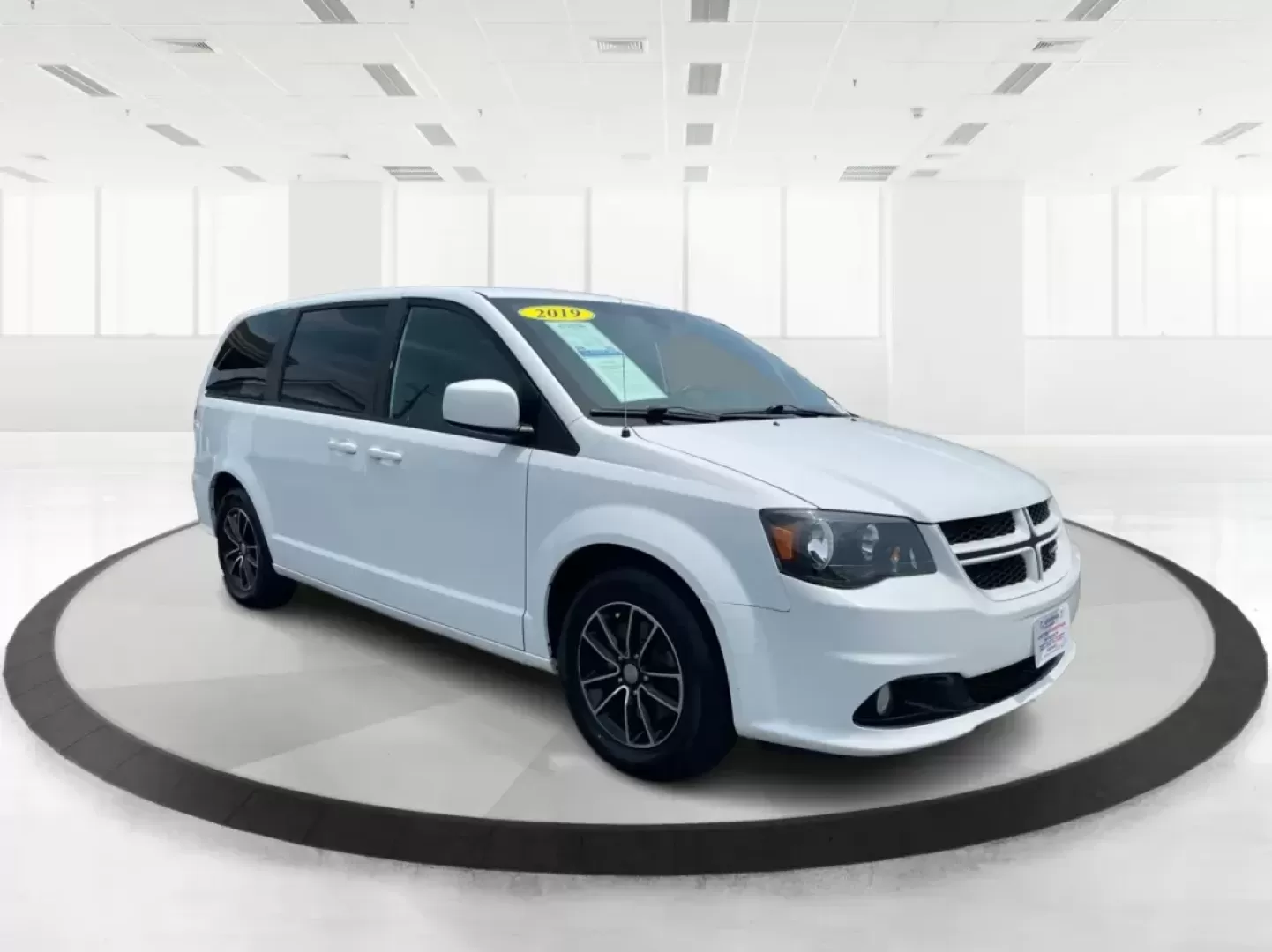 2019 Dodge Grand Caravan GT (2C4RDGEG7KR) with an Pentastar 3.6L V-6 DOHC engine, located at 1230 East Main St, Xenia, OH, 45385, (937) 908-9800, 39.688026, -83.910172 - Photo#0