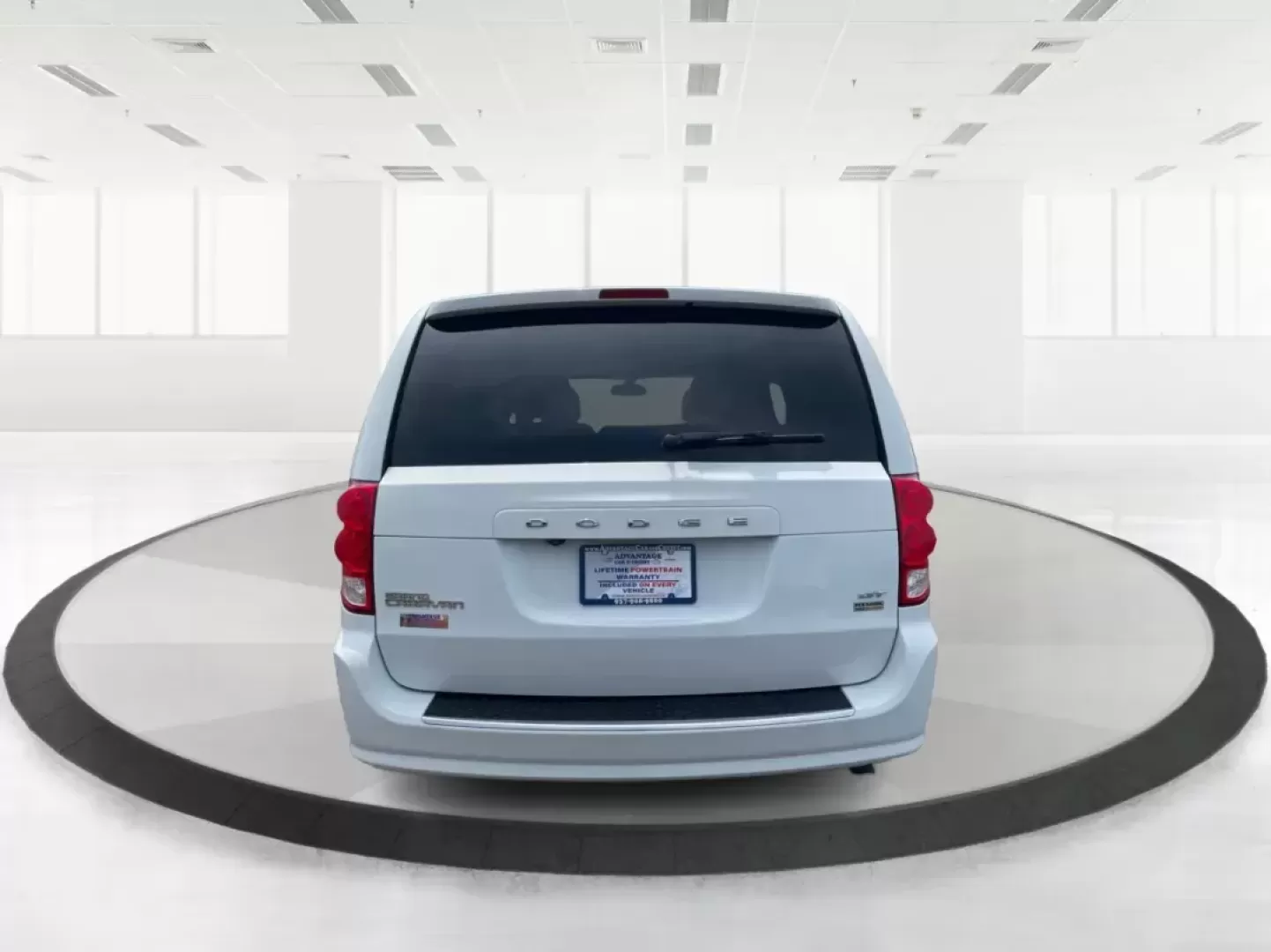 2019 Dodge Grand Caravan GT (2C4RDGEG7KR) with an Pentastar 3.6L V-6 DOHC engine, located at 1230 East Main St, Xenia, OH, 45385, (937) 908-9800, 39.688026, -83.910172 - Photo#3