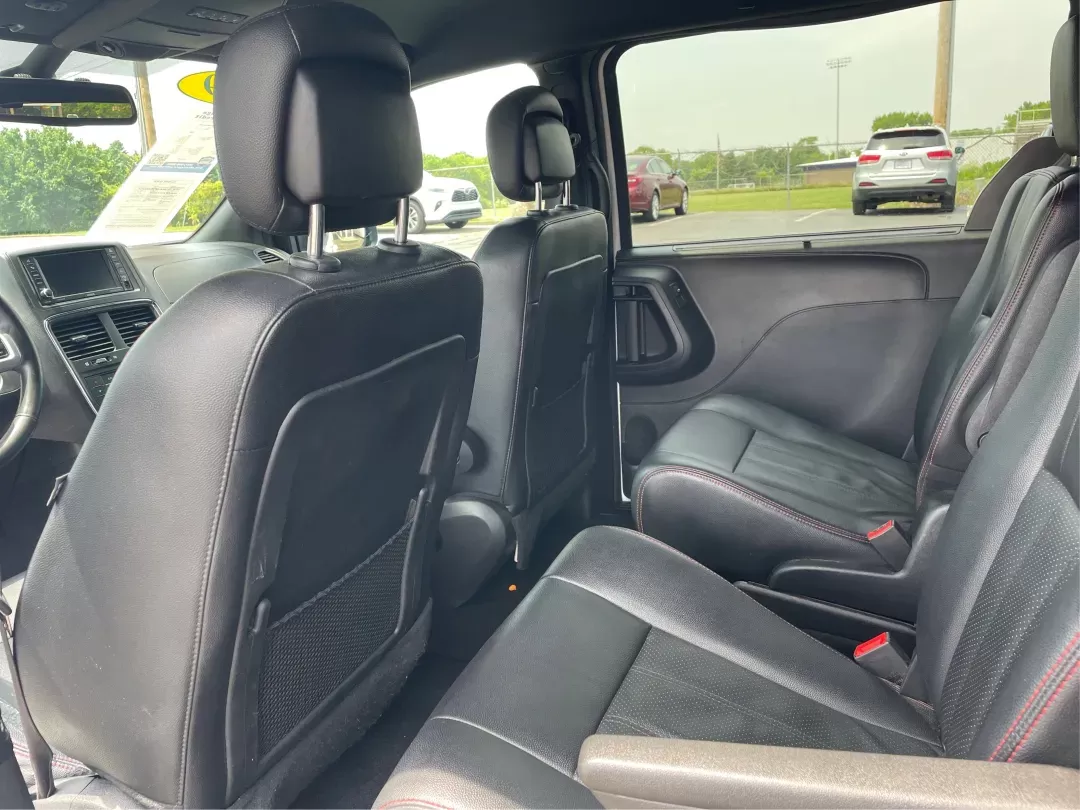 2019 Dodge Grand Caravan GT (2C4RDGEG7KR) with an Pentastar 3.6L V-6 DOHC engine, located at 1230 East Main St, Xenia, OH, 45385, (937) 908-9800, 39.688026, -83.910172 - Photo#9
