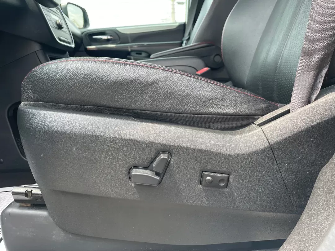 2019 Dodge Grand Caravan GT (2C4RDGEG7KR) with an Pentastar 3.6L V-6 DOHC engine, located at 1230 East Main St, Xenia, OH, 45385, (937) 908-9800, 39.688026, -83.910172 - Photo#17