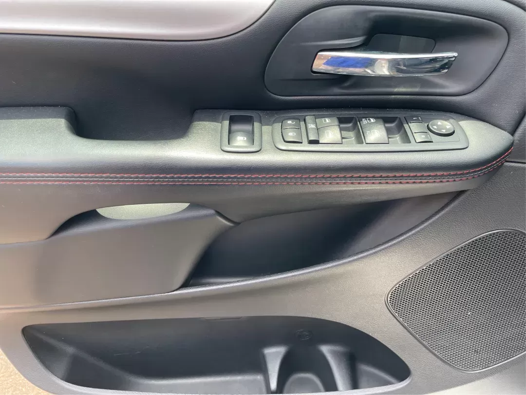 2019 Dodge Grand Caravan GT (2C4RDGEG7KR) with an Pentastar 3.6L V-6 DOHC engine, located at 1230 East Main St, Xenia, OH, 45385, (937) 908-9800, 39.688026, -83.910172 - Photo#18