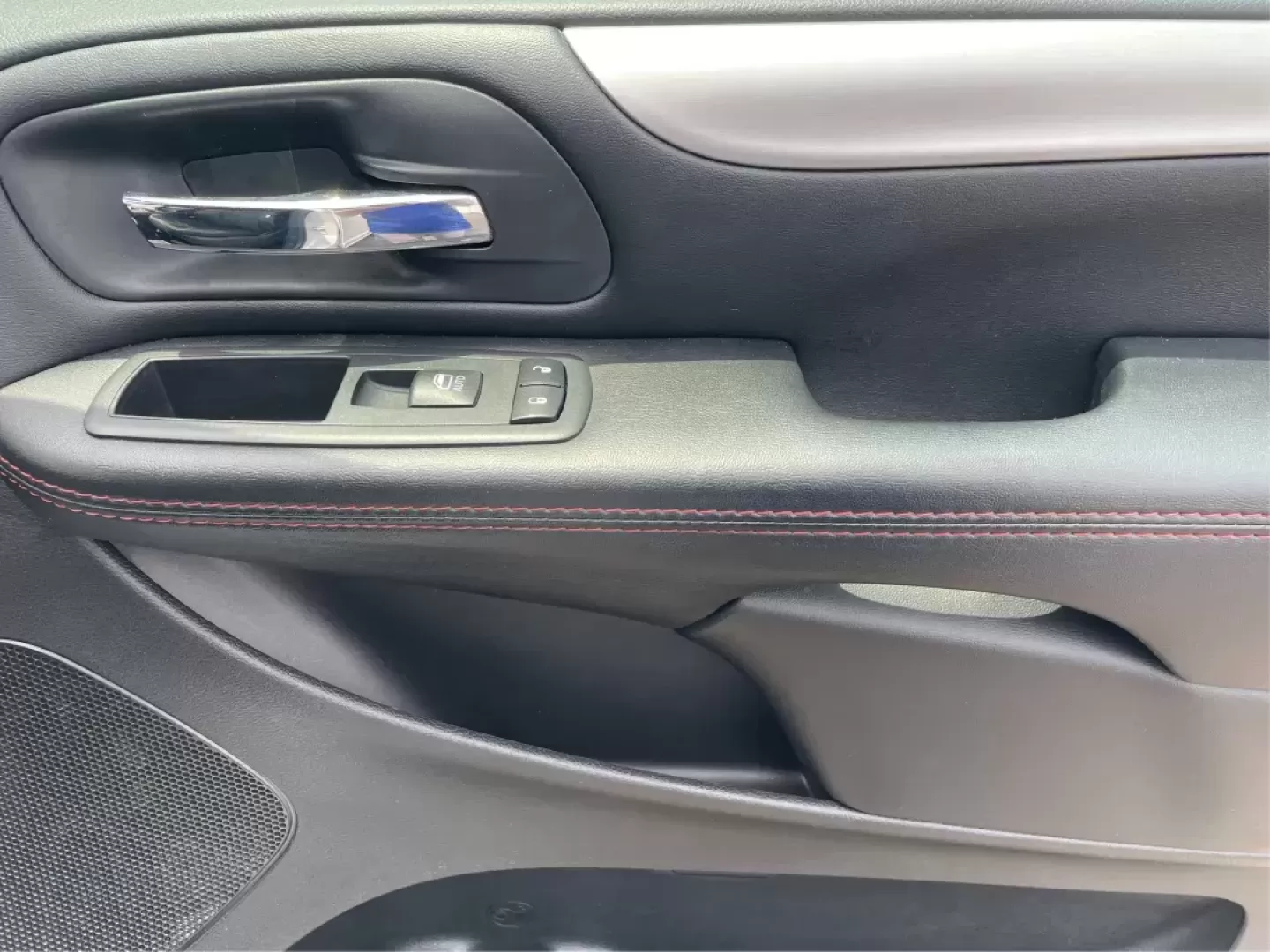 2019 Dodge Grand Caravan GT (2C4RDGEG7KR) with an Pentastar 3.6L V-6 DOHC engine, located at 1230 East Main St, Xenia, OH, 45385, (937) 908-9800, 39.688026, -83.910172 - Photo#19