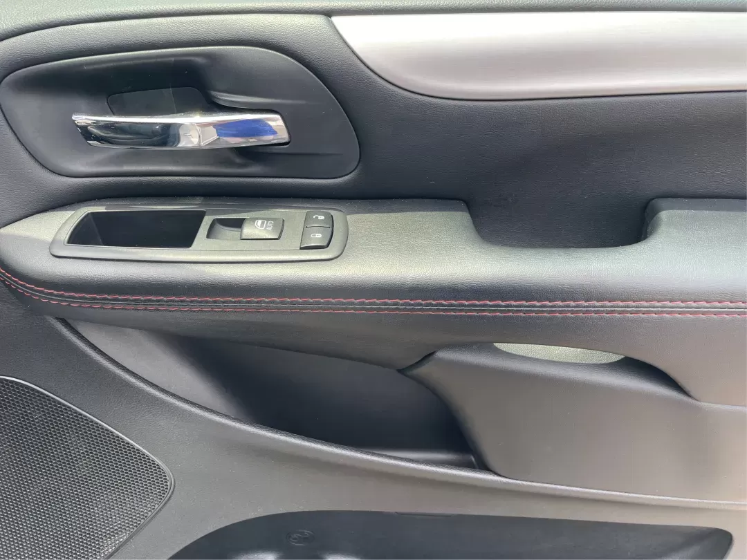 2019 Dodge Grand Caravan GT (2C4RDGEG7KR) with an Pentastar 3.6L V-6 DOHC engine, located at 1230 East Main St, Xenia, OH, 45385, (937) 908-9800, 39.688026, -83.910172 - Photo#19