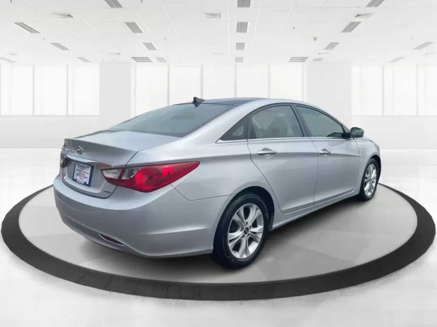 2012 Hyundai Sonata Limited (5NPEC4AC5CH) with an 2.4L I-4 gasoline direct injection engine, located at 1230 East Main St, Xenia, OH, 45385, (937) 908-9800, 39.688026, -83.910172 - One Owner - Photo#2