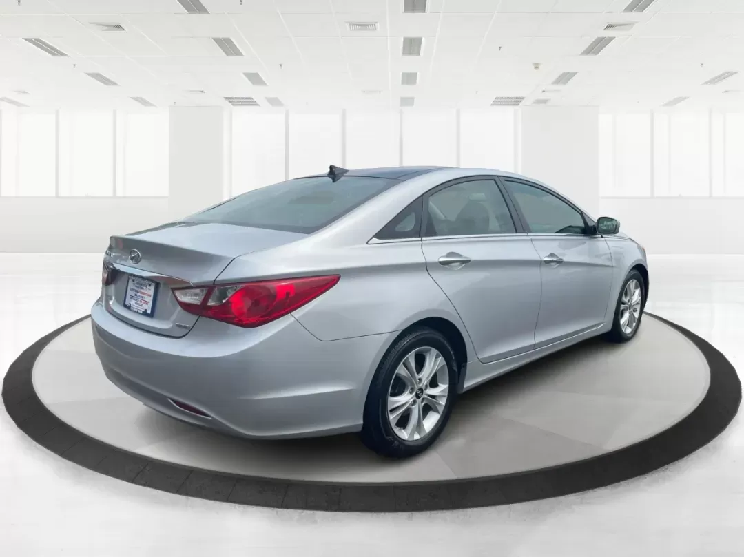 2012 Hyundai Sonata Limited (5NPEC4AC5CH) with an 2.4L I-4 gasoline direct injection engine, located at 1230 East Main St, Xenia, OH, 45385, (937) 908-9800, 39.688026, -83.910172 - One Owner - Photo#2