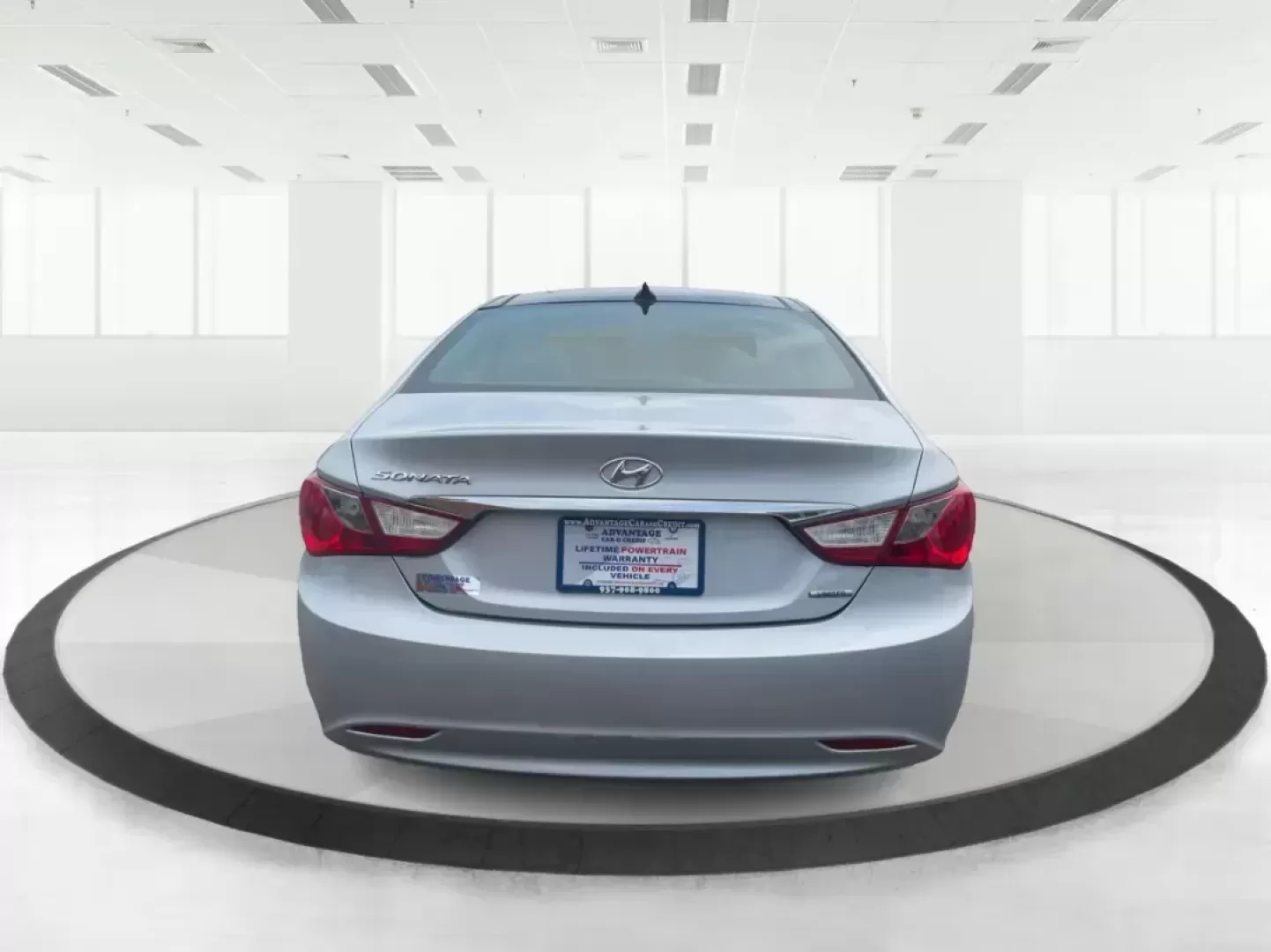 2012 Hyundai Sonata Limited (5NPEC4AC5CH) with an 2.4L I-4 gasoline direct injection engine, located at 1230 East Main St, Xenia, OH, 45385, (937) 908-9800, 39.688026, -83.910172 - One Owner - Photo#3