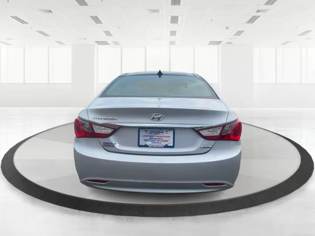 2012 Hyundai Sonata Limited (5NPEC4AC5CH) with an 2.4L I-4 gasoline direct injection engine, located at 1230 East Main St, Xenia, OH, 45385, (937) 908-9800, 39.688026, -83.910172 - One Owner - Photo#3