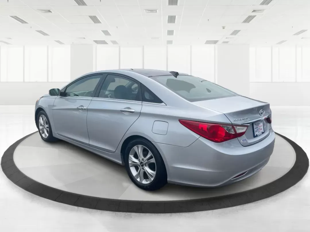2012 Hyundai Sonata Limited (5NPEC4AC5CH) with an 2.4L I-4 gasoline direct injection engine, located at 1230 East Main St, Xenia, OH, 45385, (937) 908-9800, 39.688026, -83.910172 - One Owner - Photo#4