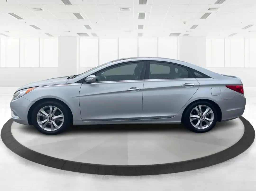 2012 Hyundai Sonata Limited (5NPEC4AC5CH) with an 2.4L I-4 gasoline direct injection engine, located at 1230 East Main St, Xenia, OH, 45385, (937) 908-9800, 39.688026, -83.910172 - One Owner - Photo#5