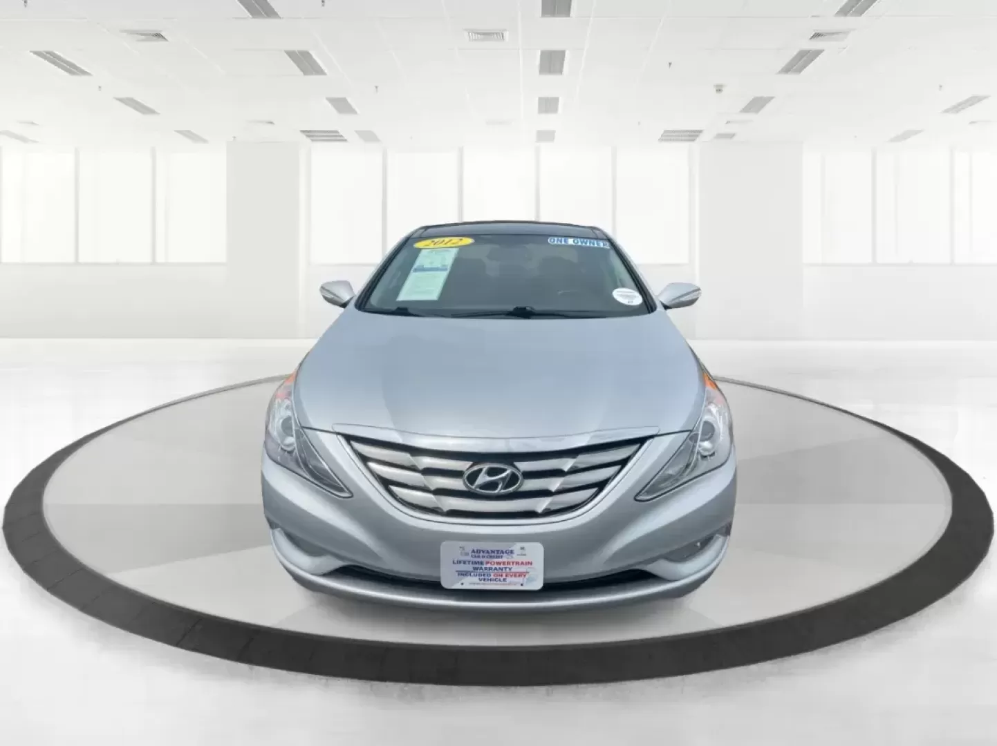 2012 Hyundai Sonata Limited (5NPEC4AC5CH) with an 2.4L I-4 gasoline direct injection engine, located at 1230 East Main St, Xenia, OH, 45385, (937) 908-9800, 39.688026, -83.910172 - One Owner - Photo#6