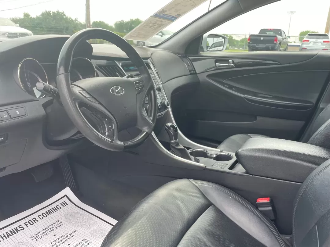 2012 Hyundai Sonata Limited (5NPEC4AC5CH) with an 2.4L I-4 gasoline direct injection engine, located at 1230 East Main St, Xenia, OH, 45385, (937) 908-9800, 39.688026, -83.910172 - One Owner - Photo#8