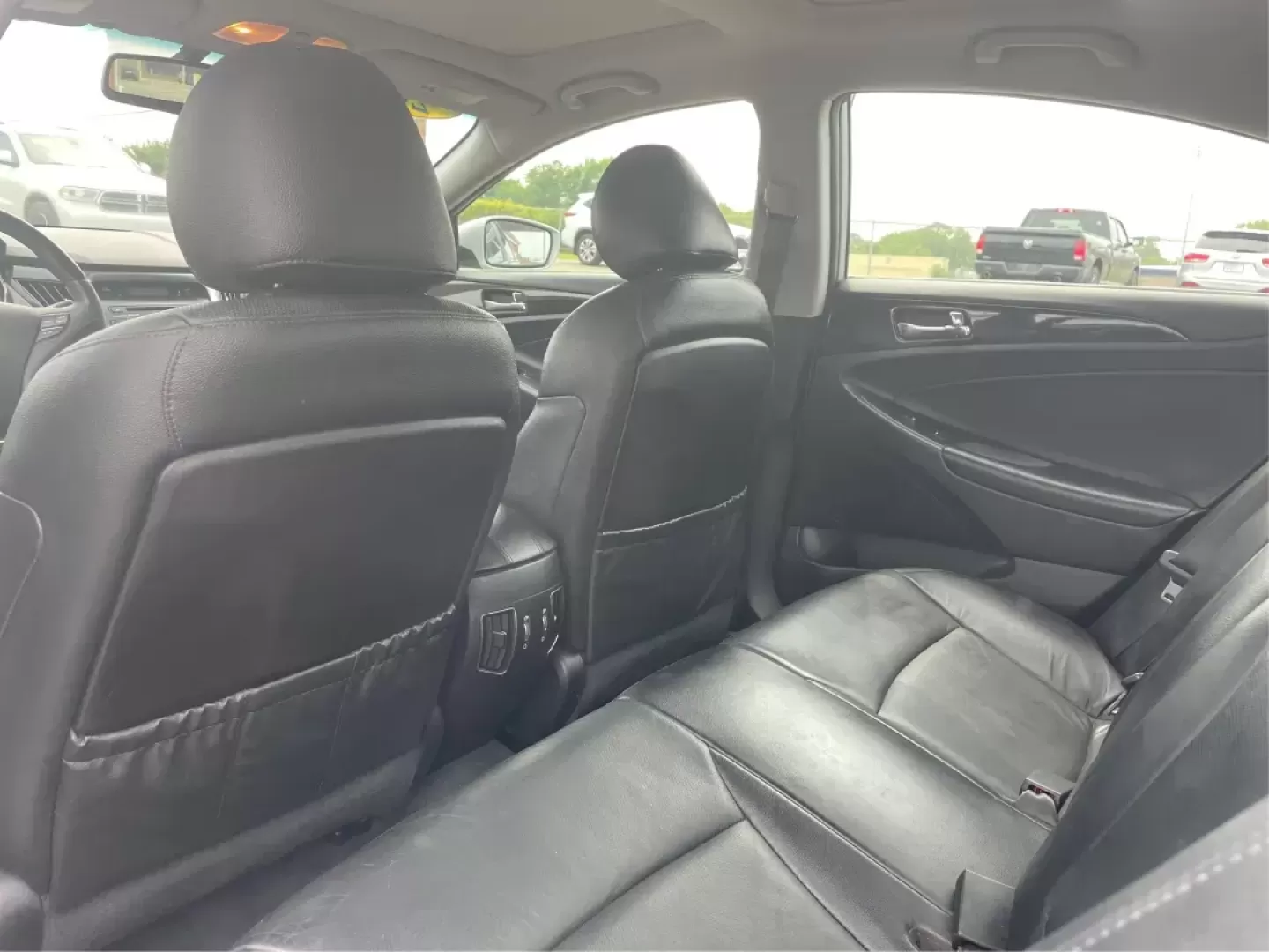 2012 Hyundai Sonata Limited (5NPEC4AC5CH) with an 2.4L I-4 gasoline direct injection engine, located at 1230 East Main St, Xenia, OH, 45385, (937) 908-9800, 39.688026, -83.910172 - One Owner - Photo#9