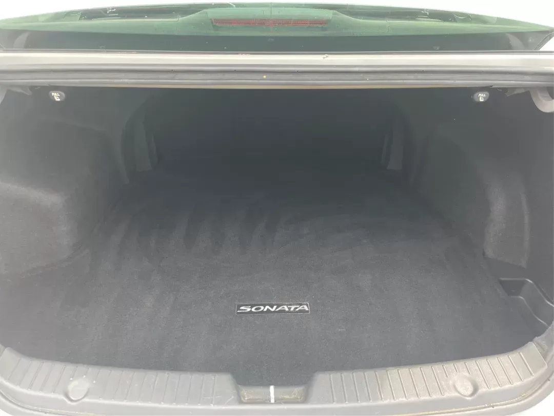 2012 Hyundai Sonata Limited (5NPEC4AC5CH) with an 2.4L I-4 gasoline direct injection engine, located at 1230 East Main St, Xenia, OH, 45385, (937) 908-9800, 39.688026, -83.910172 - One Owner - Photo#11