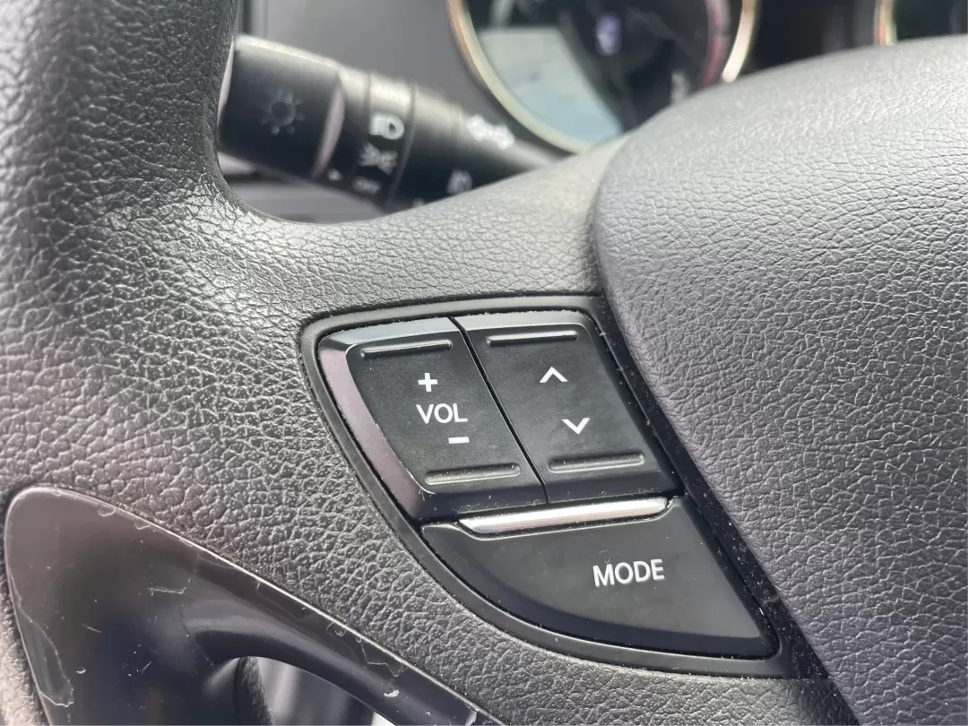 2012 Hyundai Sonata Limited (5NPEC4AC5CH) with an 2.4L I-4 gasoline direct injection engine, located at 1230 East Main St, Xenia, OH, 45385, (937) 908-9800, 39.688026, -83.910172 - One Owner - Photo#15