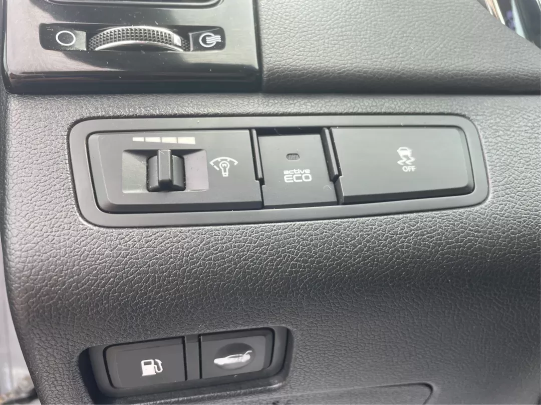 2012 Hyundai Sonata Limited (5NPEC4AC5CH) with an 2.4L I-4 gasoline direct injection engine, located at 1230 East Main St, Xenia, OH, 45385, (937) 908-9800, 39.688026, -83.910172 - One Owner - Photo#16