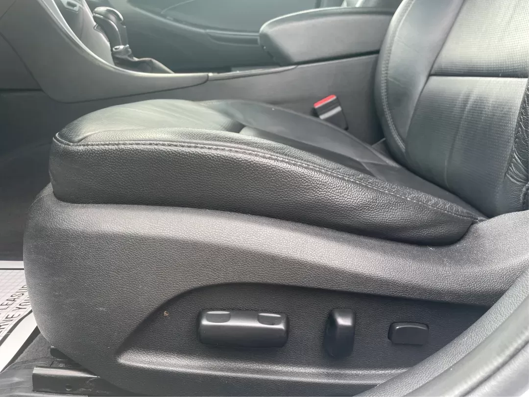 2012 Hyundai Sonata Limited (5NPEC4AC5CH) with an 2.4L I-4 gasoline direct injection engine, located at 1230 East Main St, Xenia, OH, 45385, (937) 908-9800, 39.688026, -83.910172 - One Owner - Photo#17