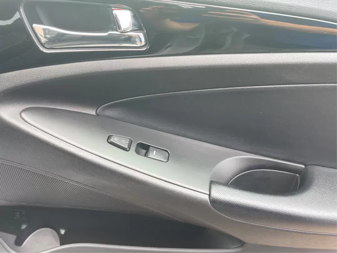 2012 Hyundai Sonata Limited (5NPEC4AC5CH) with an 2.4L I-4 gasoline direct injection engine, located at 1230 East Main St, Xenia, OH, 45385, (937) 908-9800, 39.688026, -83.910172 - One Owner - Photo#19
