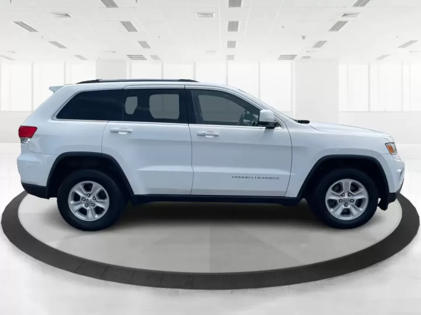 2014 Jeep Grand Cherokee Laredo (1C4RJFAGXEC) with an 3.6L V-6 DOHC engine, located at 880 E. National Road, Vandalia, OH, 45377, (937) 908-9800, 39.891918, -84.183594 - 2014 Jeep Grand Cherokee Laredo - Photo#1