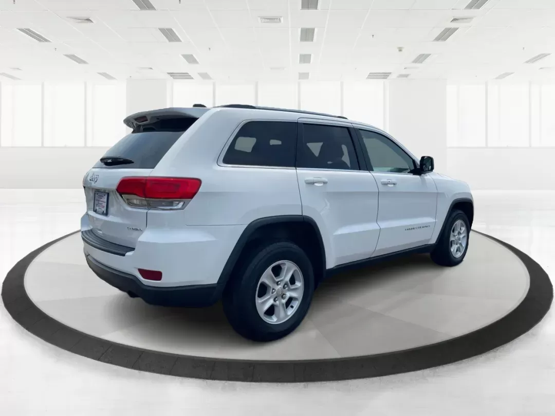 2014 Jeep Grand Cherokee Laredo (1C4RJFAGXEC) with an 3.6L V-6 DOHC engine, located at 880 E. National Road, Vandalia, OH, 45377, (937) 908-9800, 39.891918, -84.183594 - 2014 Jeep Grand Cherokee Laredo - Photo#2