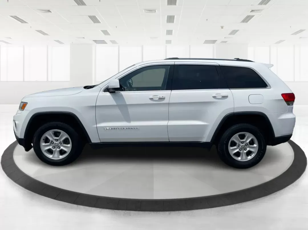 2014 Jeep Grand Cherokee Laredo (1C4RJFAGXEC) with an 3.6L V-6 DOHC engine, located at 880 E. National Road, Vandalia, OH, 45377, (937) 908-9800, 39.891918, -84.183594 - 2014 Jeep Grand Cherokee Laredo - Photo#5