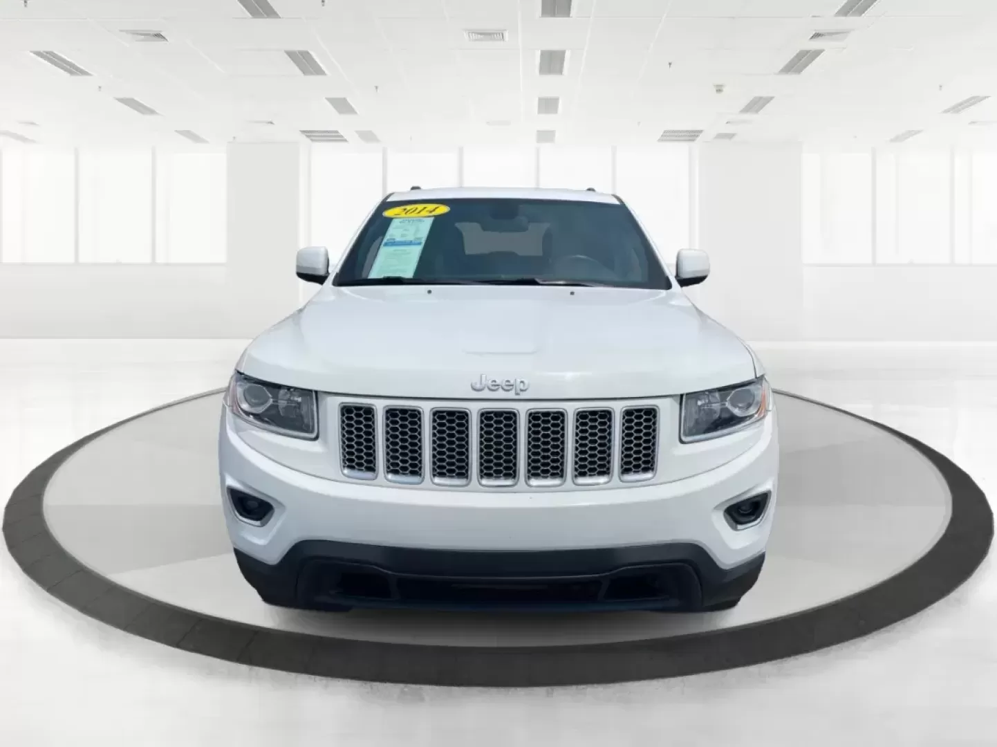 2014 Jeep Grand Cherokee Laredo (1C4RJFAGXEC) with an 3.6L V-6 DOHC engine, located at 880 E. National Road, Vandalia, OH, 45377, (937) 908-9800, 39.891918, -84.183594 - 2014 Jeep Grand Cherokee Laredo - Photo#6