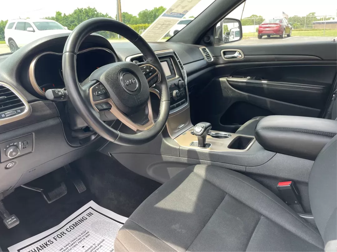 2014 Jeep Grand Cherokee Laredo (1C4RJFAGXEC) with an 3.6L V-6 DOHC engine, located at 880 E. National Road, Vandalia, OH, 45377, (937) 908-9800, 39.891918, -84.183594 - 2014 Jeep Grand Cherokee Laredo - Photo#8
