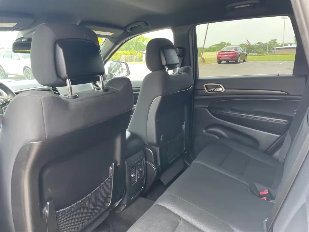 2014 Jeep Grand Cherokee Laredo (1C4RJFAGXEC) with an 3.6L V-6 DOHC engine, located at 880 E. National Road, Vandalia, OH, 45377, (937) 908-9800, 39.891918, -84.183594 - 2014 Jeep Grand Cherokee Laredo - Photo#9
