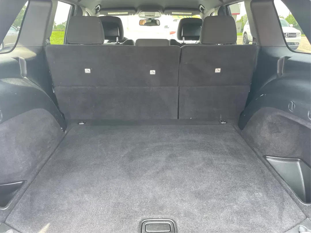 2014 Jeep Grand Cherokee Laredo (1C4RJFAGXEC) with an 3.6L V-6 DOHC engine, located at 880 E. National Road, Vandalia, OH, 45377, (937) 908-9800, 39.891918, -84.183594 - 2014 Jeep Grand Cherokee Laredo - Photo#11