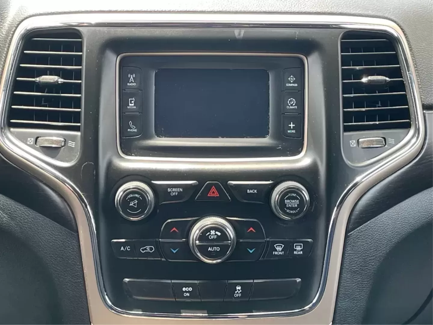 2014 Jeep Grand Cherokee Laredo (1C4RJFAGXEC) with an 3.6L V-6 DOHC engine, located at 880 E. National Road, Vandalia, OH, 45377, (937) 908-9800, 39.891918, -84.183594 - 2014 Jeep Grand Cherokee Laredo - Photo#12