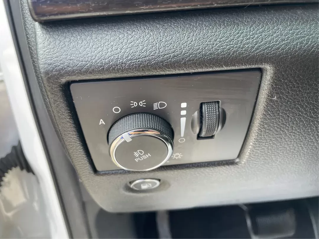 2014 Jeep Grand Cherokee Laredo (1C4RJFAGXEC) with an 3.6L V-6 DOHC engine, located at 880 E. National Road, Vandalia, OH, 45377, (937) 908-9800, 39.891918, -84.183594 - 2014 Jeep Grand Cherokee Laredo - Photo#16